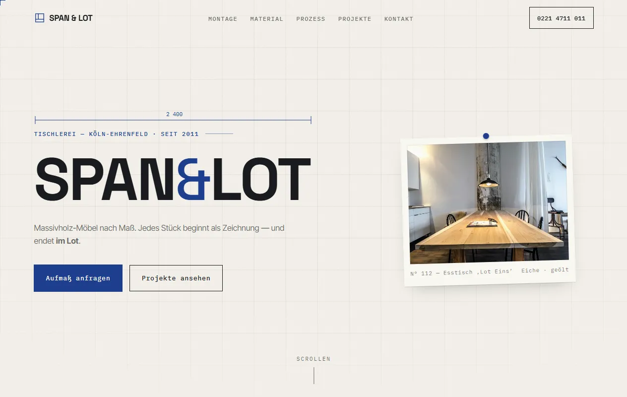 Demo-Design SPAN & LOT: helle Tischlerei-Startseite im Blueprint-Stil mit Werkfoto